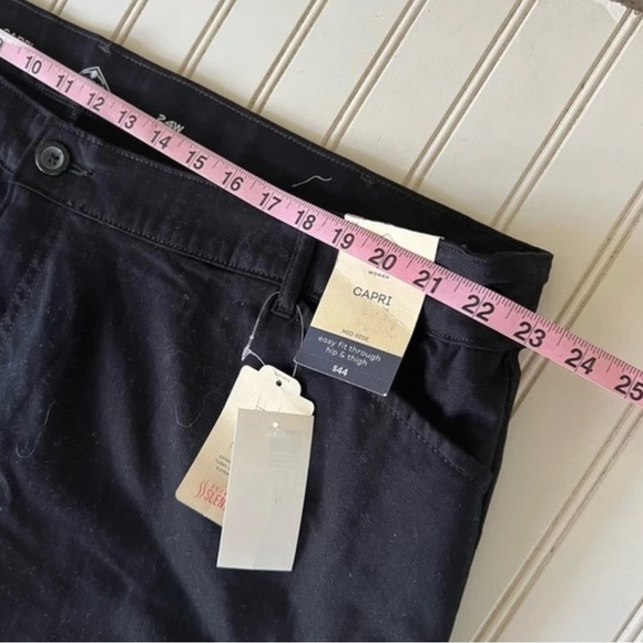 St. John's Bay Mid Rise Plus Capris Size 24W nwt - Picture 7 of 9